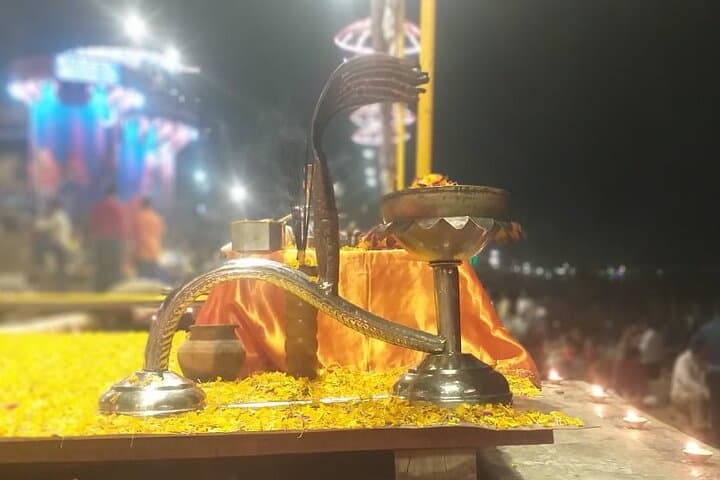 Varanasi Evening Ganga Aarti Tour photo 3