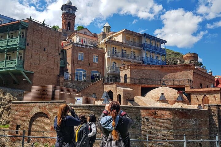 Old Tbilisi Highlights walking tour with wine & 10 tastings photo 4