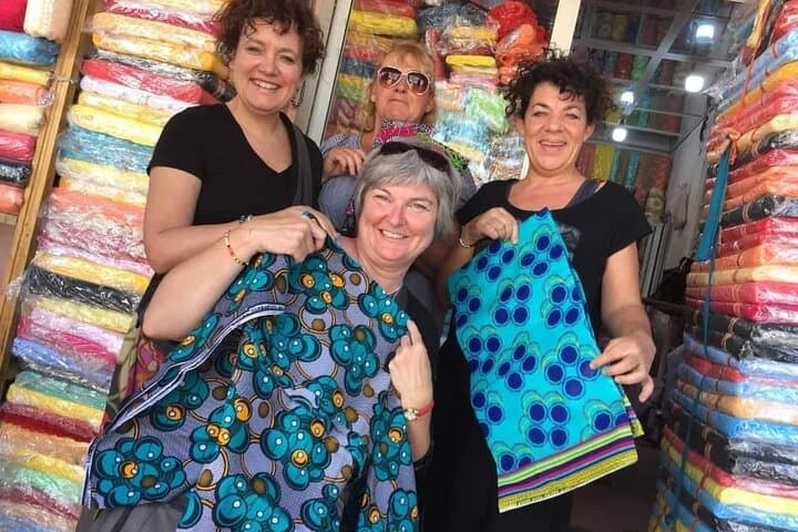 Your assistant in interpretation & in shopping in Dakar markets