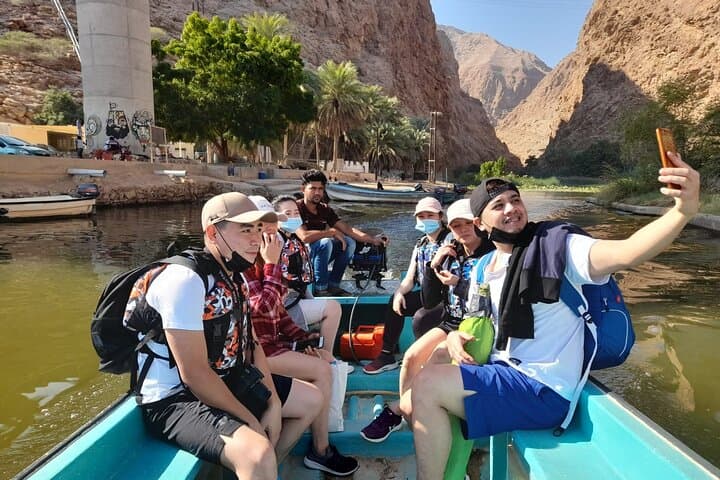 Private Full-Day Wadi Shab Adventure and Bimmah Sinkhole Tour photo 3