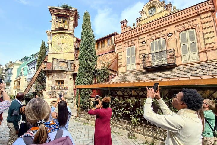 Old Tbilisi Highlights walking tour with wine & 10 tastings photo 2