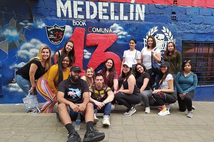 Medellin Comuna 13 Graffiti Tour