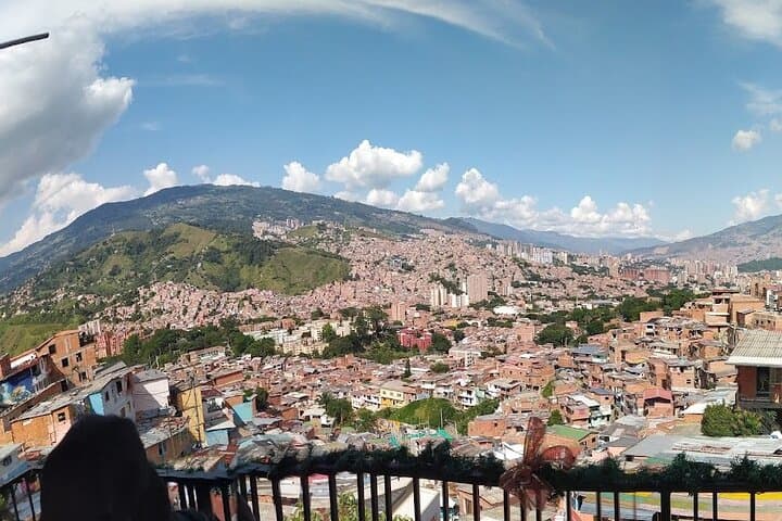 Medellin Comuna 13 Graffiti Tour photo 3