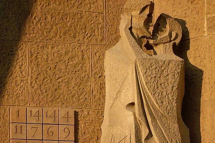 Sagrada Familia Private Tour with Priority Entrance photo 5