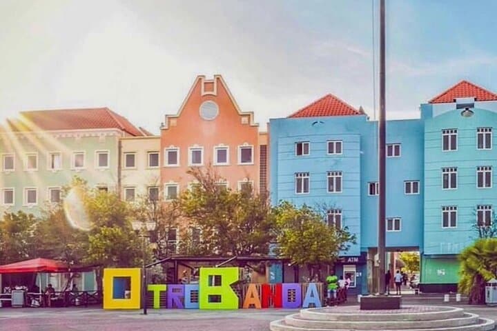 Colors & Flavors: City, Culture & Authentic Blue Curaçao Tasting photo 4