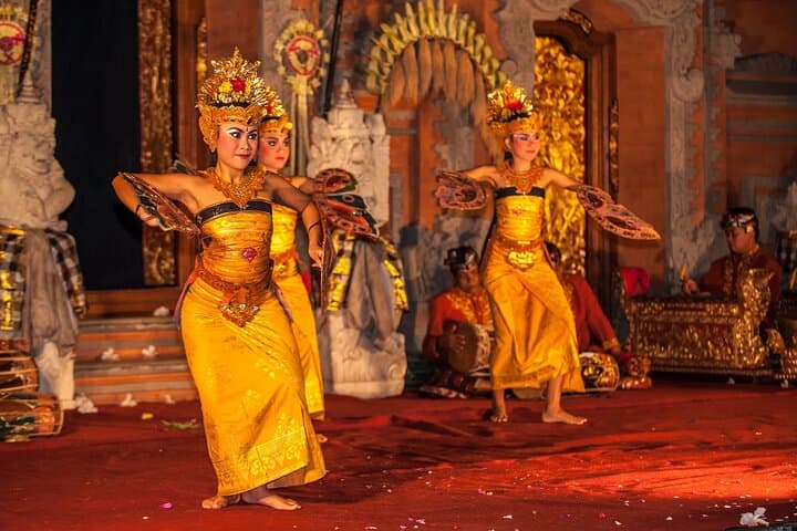 Legong Dance Show at Ubud Palace Bali photo 5