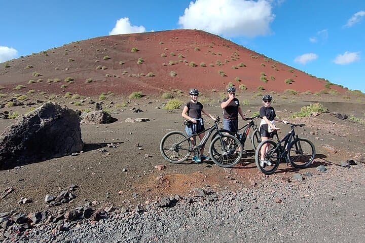 Lanzarote E-Bike Tour: Volcano Craters & Scenic Vineyards