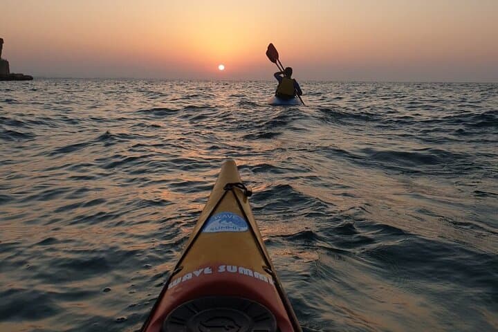 Kayak Guided Tour: Sunset in Qurum, Muscat