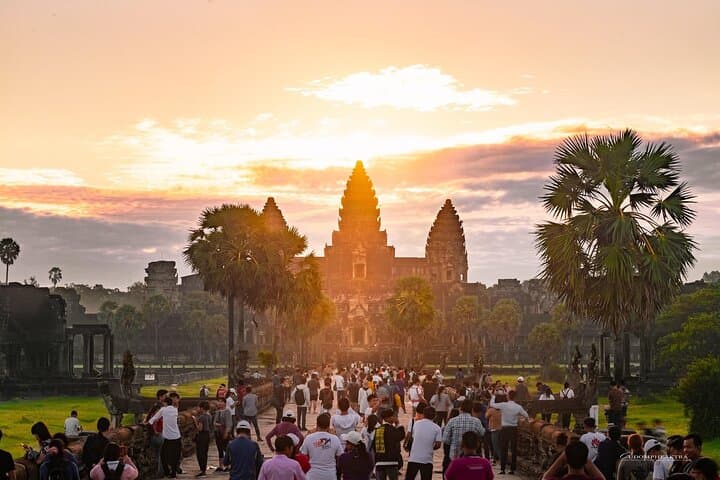 Private Angkor Sunrise Guided Tour photo 5