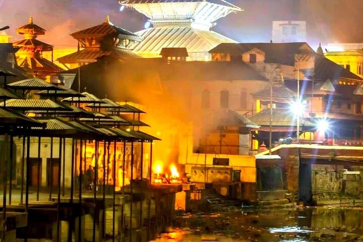 Pashupatinath Temple, Hindu Crematorium and Aarati in-depth Tour