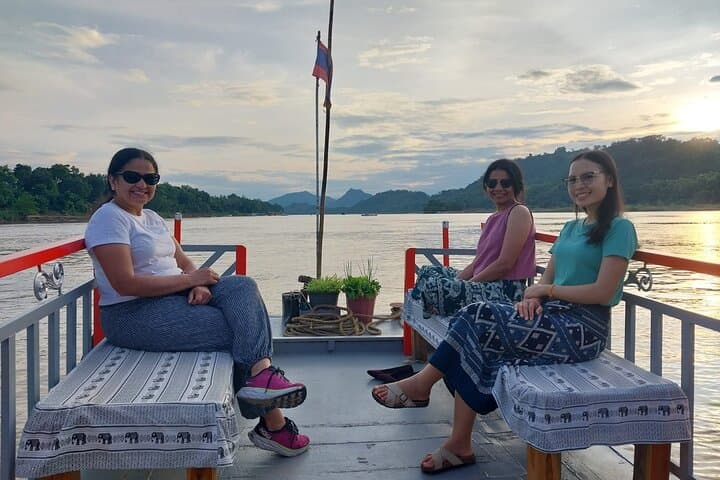 Luang Prabang Mekong Sunset Cruise and Hot Pot Dinner photo 4