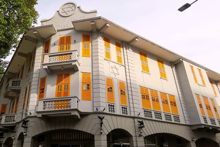 Singapore Street Food and Ethnic Quarters Kick Scooter Tour photo 4