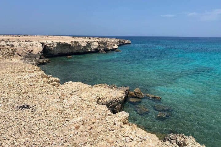 Private Full-Day Wadi Shab Adventure and Bimmah Sinkhole Tour photo 4