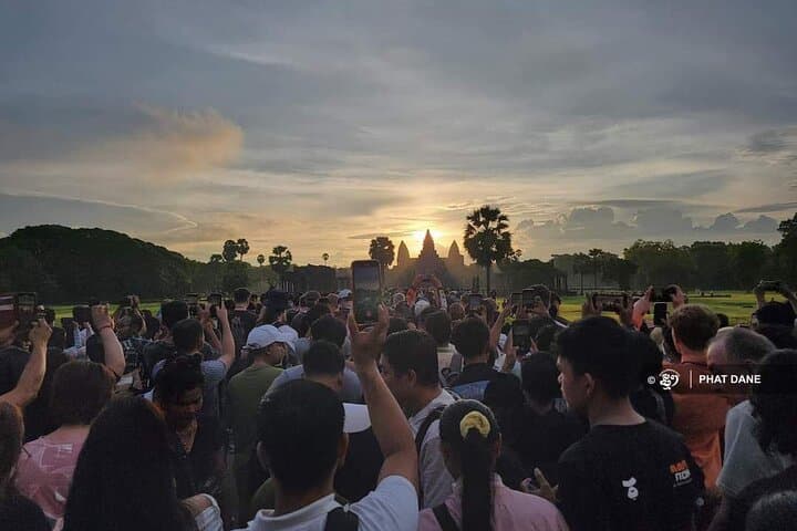 Private Angkor Sunrise Guided Tour photo 4