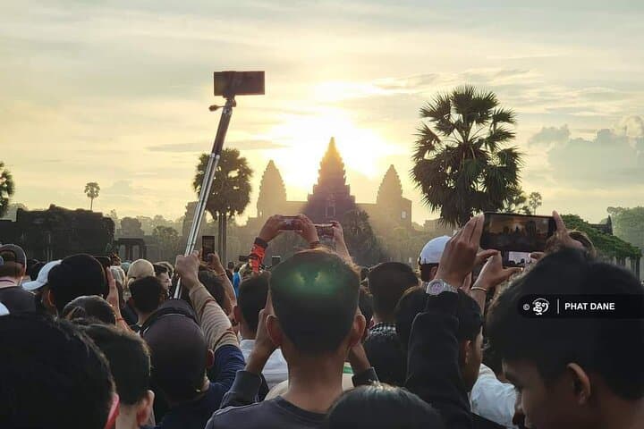 Private Angkor Sunrise Guided Tour photo 3