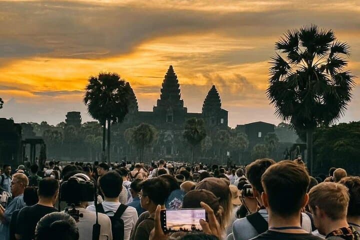 Private Angkor Sunrise Guided Tour photo 2