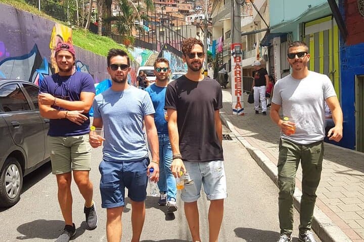 Guided Tour of Comuna 13 Medellín with Snacks Included photo 2