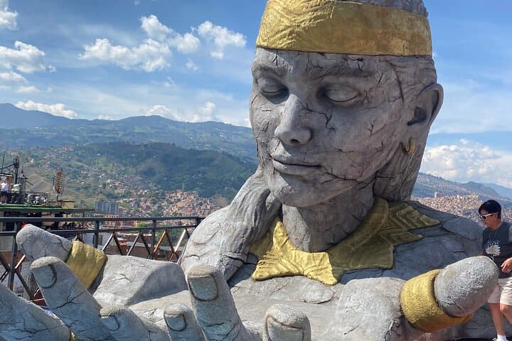 Medellin Comuna 13 Graffiti Tour photo 5