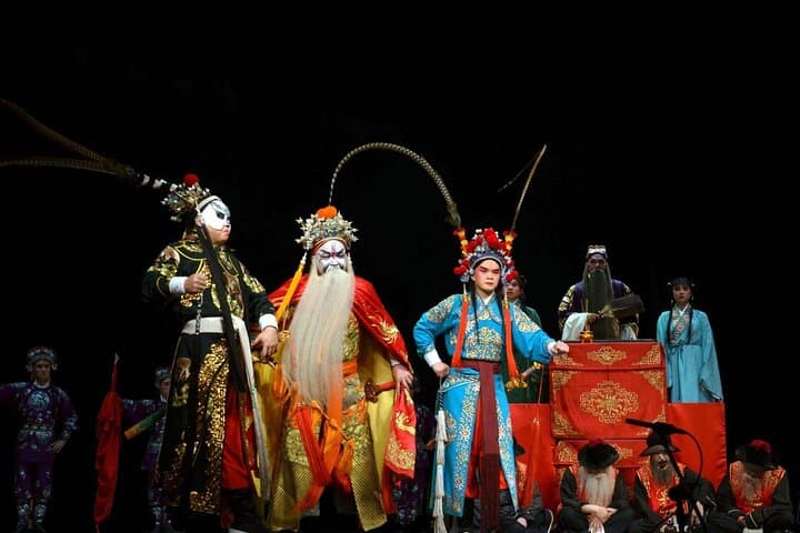 Sichuan Opera with face-changing at Sichuan opera theater photo 4