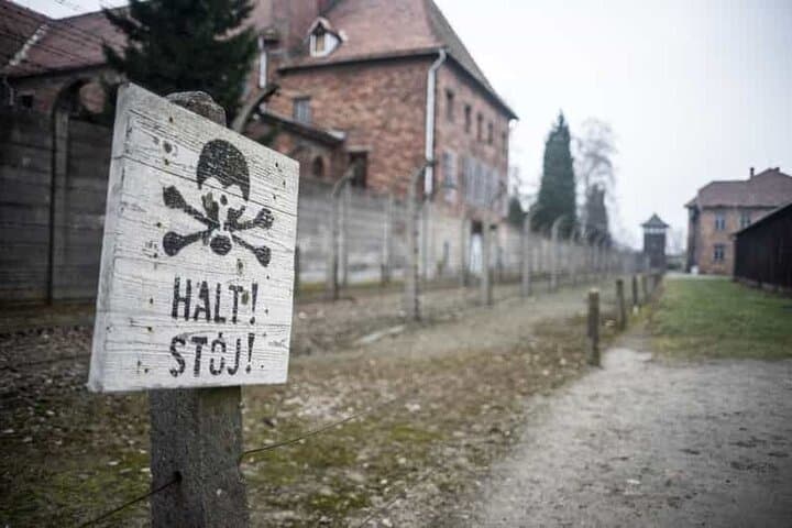 Private Guided Tour to Auschwitz & Birkenau from Krakow photo 2