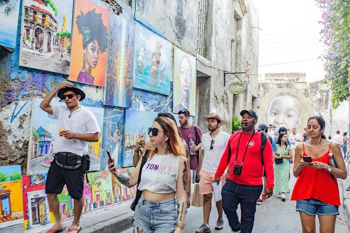 Getsemani neighborhood in group: art and culture with Audio System
