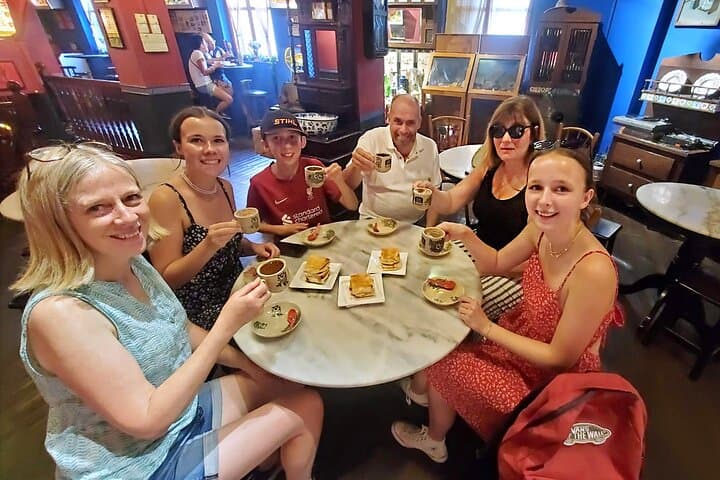 Singapore: Chinatown Hawker Food Tasting Tour photo 3