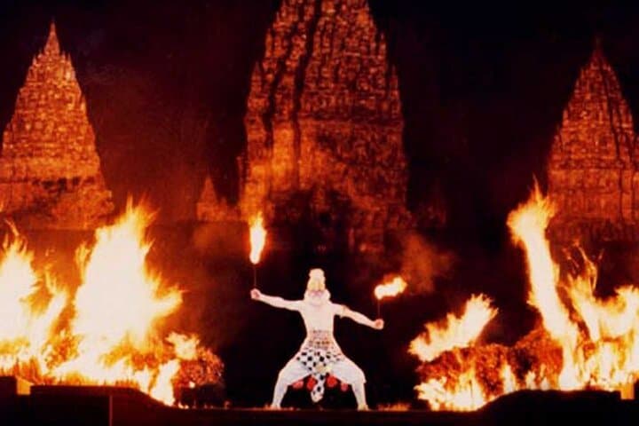 Prambanan Sunset and Ramayana Ballet with Dinner