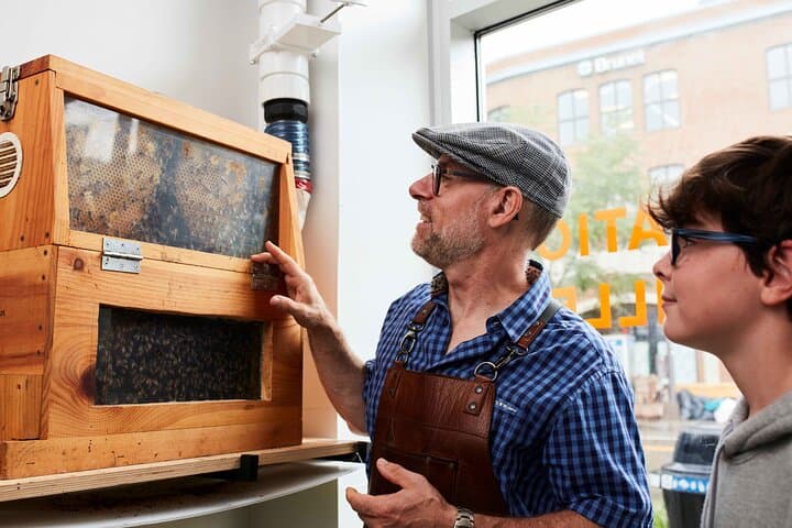 Guided tour « from the bee to the bottle » with tasting - English photo 3