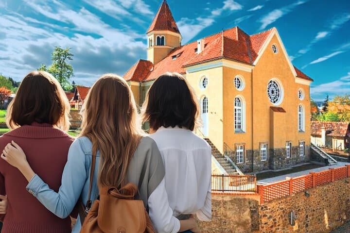 3h Jewish Tour: Synagogue Interior, Castle, Gingerbread & Snaps photo 2