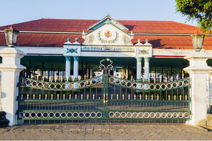Yogyakarta Heritage Tour and Batik Workshop photo 2