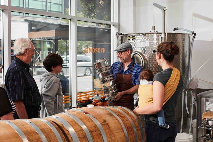 Guided tour « from the bee to the bottle » with tasting - English