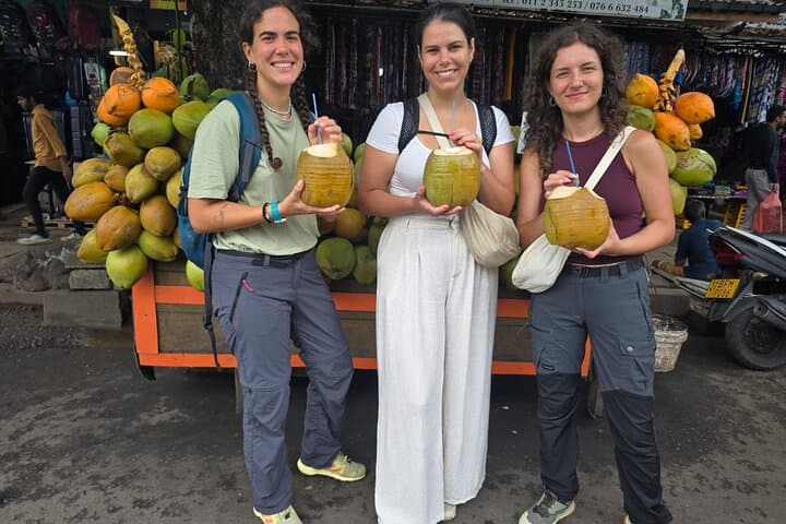 Explore Colombo Heritage and Cultural Temples Tour by Tuk Tuk photo 2