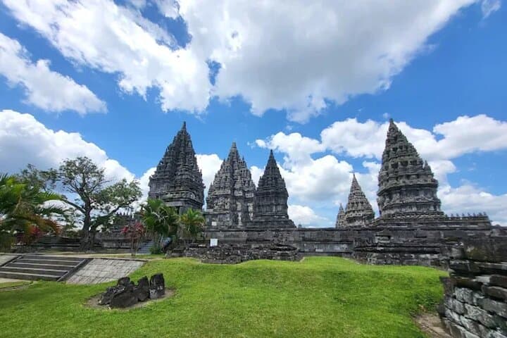 Yogyakarta: Prambanan and Borobudur UNESCO Temple Tour photo 4