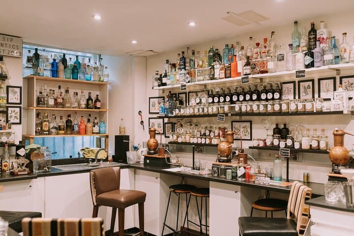 Distill a bottle of Gin on mini copper stills photo 5