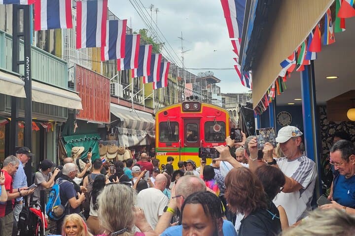 Floating Market & Train Market Private Tour(Premium Service) photo 3