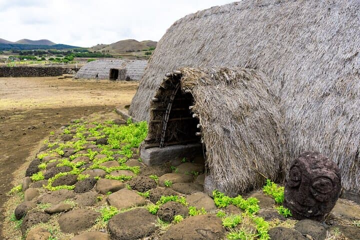 The Beginning and End of Moai Full Day Tour photo 4